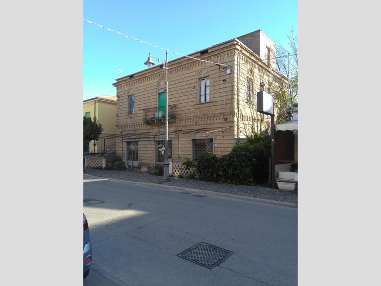 Casa Indipendente in Vendita a Silvi, 448'000€, 300 m²