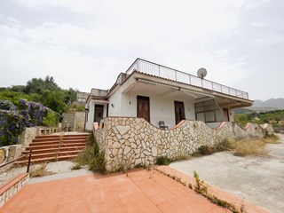 Villa bifamiliare in Vendita a Altavilla Milicia, zona Via Portella Daino 1, 100'000€, 114 m²
