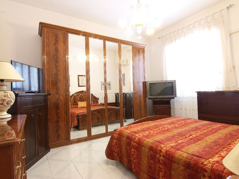 Trilocale in Vendita a Siracusa, zona Corso Gelone, 72'000&euro;, 100 m²