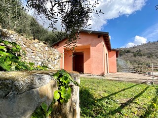 Casa Indipendente in Vendita a Villa Faraldi, 193'000€, 110 m², con Box