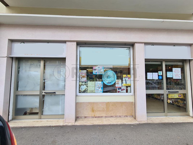 Immobile commerciale in Vendita a Verona, zona verona, 300'000€, 