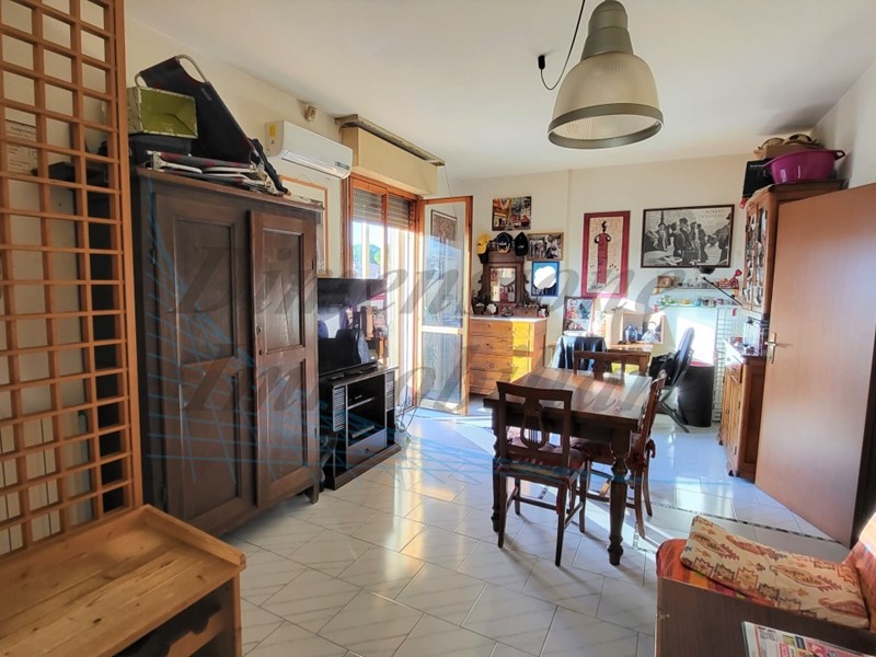 Trilocale in Vendita a Rosignano Marittimo, zona Rosignano Solvay, 128'000€, 72 m², con Box