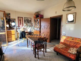 Trilocale in Vendita a Rosignano Marittimo, zona Rosignano Solvay, 128'000€, 72 m², con Box