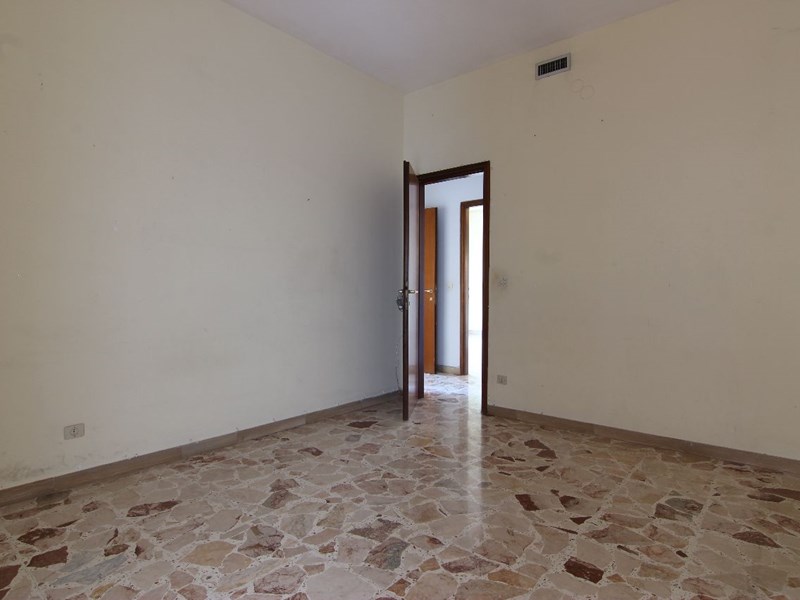 Appartamento in Vendita a Siracusa, zona viale Scala Greca, 130'000&euro;, 160 m²