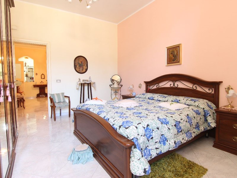 Trilocale in Vendita a Siracusa, zona Piazza Santa Lucia, 85'000&euro;, 117 m²