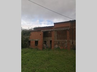 Casale in Vendita a Capannori, zona Parezzana, 50'000€, 90 m²