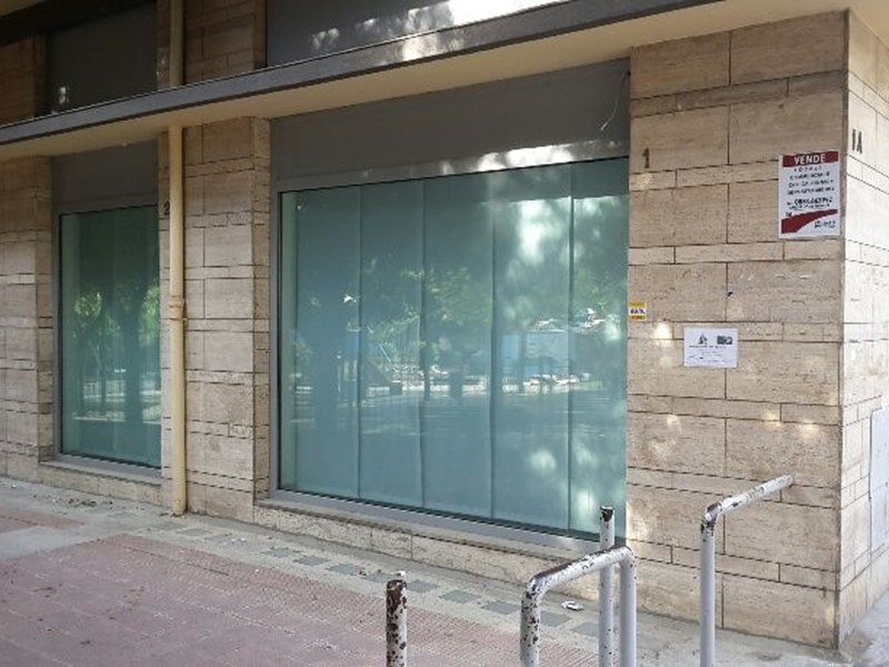 Negozio in Vendita a Canosa di Puglia, 520'000€, 580 m²