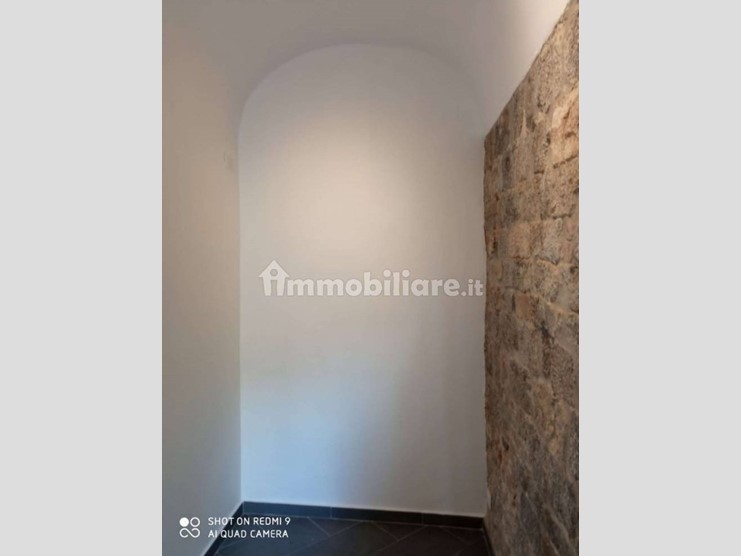 Attività commerciale in Affitto a Pisa, zona San Francesco, 320€, 8 m²