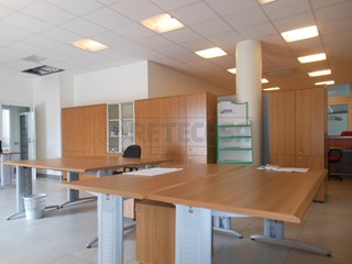Ufficio in Affitto a Cassola, 800€, 100 m²