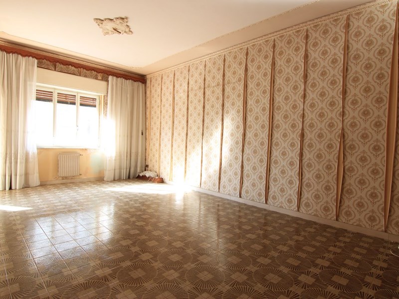 Appartamento in Vendita a Siracusa, zona viale Tica, 105'000&euro;, 144 m²