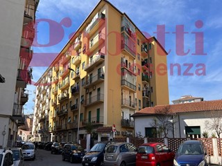 Appartamento in Vendita a Cosenza, 75'000€, 120 m²