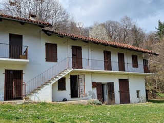Casale in Vendita a Verzuolo, 38'000€, 130 m²