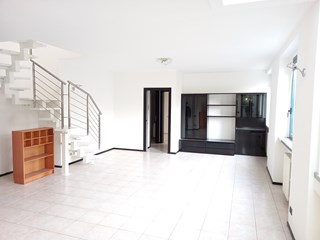 Loft in Vendita a Merate, zona Via Momolo Bonfanti Palazzi, 3, 179'000€, 151 m²