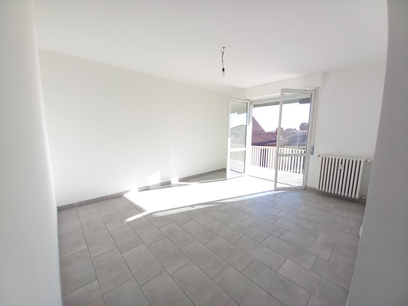 Trilocale in Vendita a Merate, zona Via Alcide De Gasperi, 72, 135'000&euro;, 90 m²