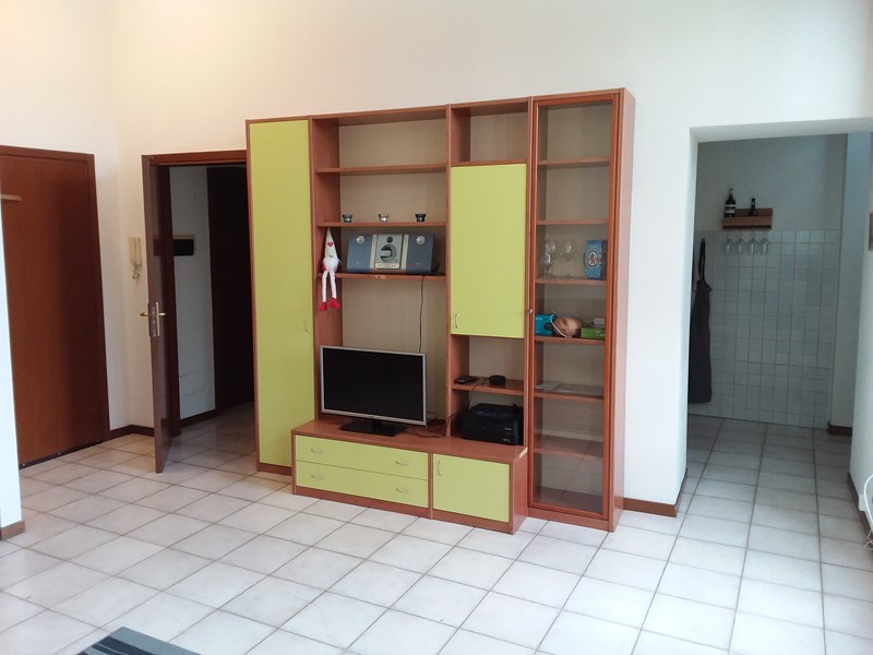 Bilocale in Vendita a Robbiate, zona Piazza Dottor Antonio Albini, 2, 79'000€, 74 m², arredato