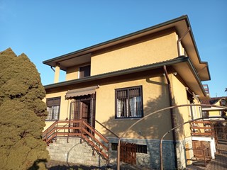 Villa in Vendita a Ronco Briantino, zona Via Papa Giovanni XXIII, 1, 580'000€, 377 m²