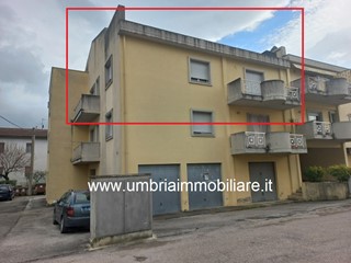 Appartamento in Vendita a Cannara, zona Cannara, 110'000€, 205 m²