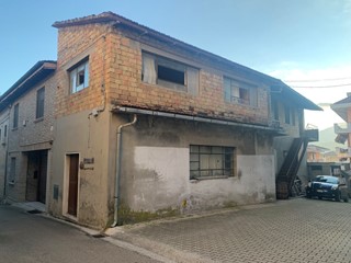 Capannone in Vendita a Castel di Lama, 70'000€, 300 m²