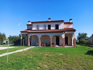 Casa Indipendente in Vendita a Pojana Maggiore, 125'000&euro;, 260 m², con Box
