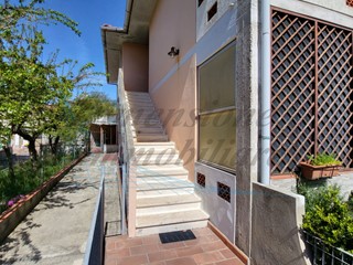 Appartamento in Vendita a Rosignano Marittimo, zona Rosignano Solvay, 250'000€, 170 m², con Box