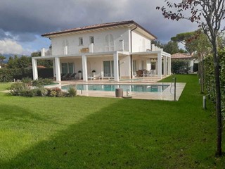 Casa Indipendente in Affitto a Pietrasanta, zona Marina Di Pietrasanta, 25'000€, 285 m², arredato