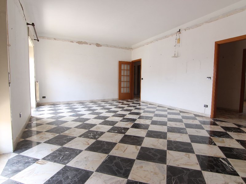 Appartamento in Vendita a Siracusa, zona via Tisia, 125'000&euro;, 174 m²