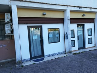 Negozio in Vendita a Roma, zona Torraccia, 65'000€, 58 m², arredato