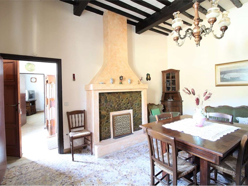 Casale in Vendita a Buti, 139'000€, 204 m², con Box