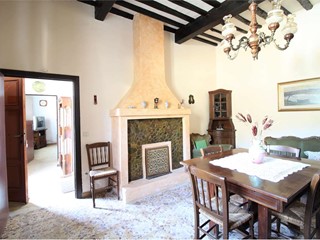 Casale in Vendita a Buti, 139'000€, 204 m², con Box