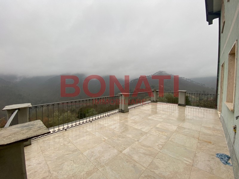 Appartamento in Vendita a Borghetto di Vara, 120'000€, 190 m²