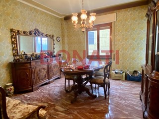 Appartamento in Vendita a Borghetto di Vara, 120'000€, 190 m²