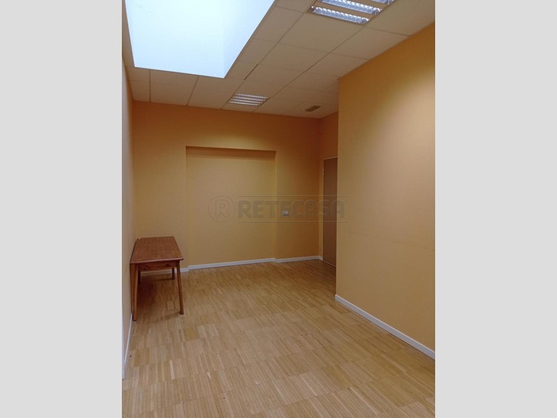 Ufficio in Affitto a Dueville, 2'000€, 260 m²