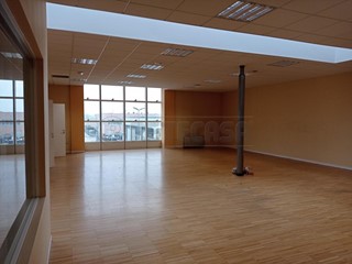 Ufficio in Vendita a Dueville, 350'000€, 260 m²