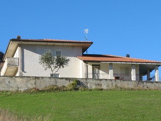 Villa in Vendita a Tocco da Casauria, zona Villa, 120'000€, 170 m²