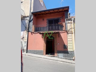Casa Indipendente in Vendita a Catania, zona Circonvallazione, 285'000&euro;, 240 m²