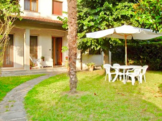 Trilocale in Affitto a Montignoso, zona Cinquale, 1'800€, , arredato