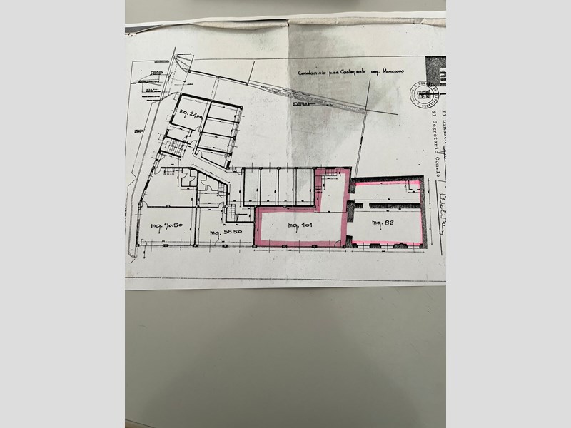 Immobile commerciale in Vendita a Castellanza, zona Università, 220'000€