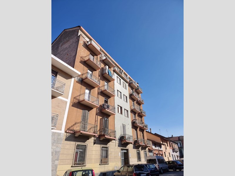 Bilocale in Vendita a Torino, zona Barriera Milano, 39'000€, 64 m²