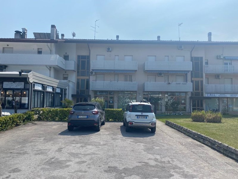Ufficio in Affitto a Lignano Sabbiadoro, zona Centrale, 350€, 44 m²