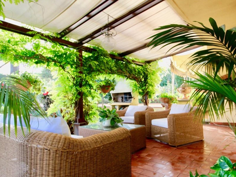 Villa in Vendita a Pontedera, 870'000€, 390 m², con Box