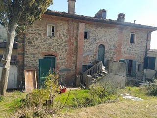 Appartamento in Vendita a Lamporecchio, zona San Baronto, 160'000€, 140 m²