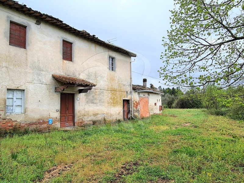 Casa Indipendente in Vendita a Fucecchio, zona Pinete, 135'000€, 198 m²