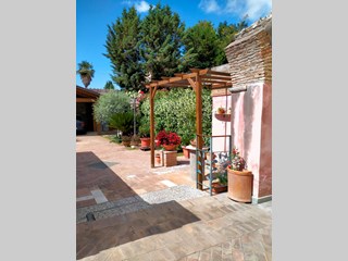 Villa in Vendita a Benevento, zona Benevento, 950'000€, 650 m², arredato, con Box