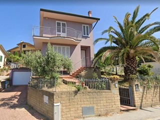 Casa Indipendente in Vendita a San Miniato, zona San Romano, 339'000€, 153 m², con Box