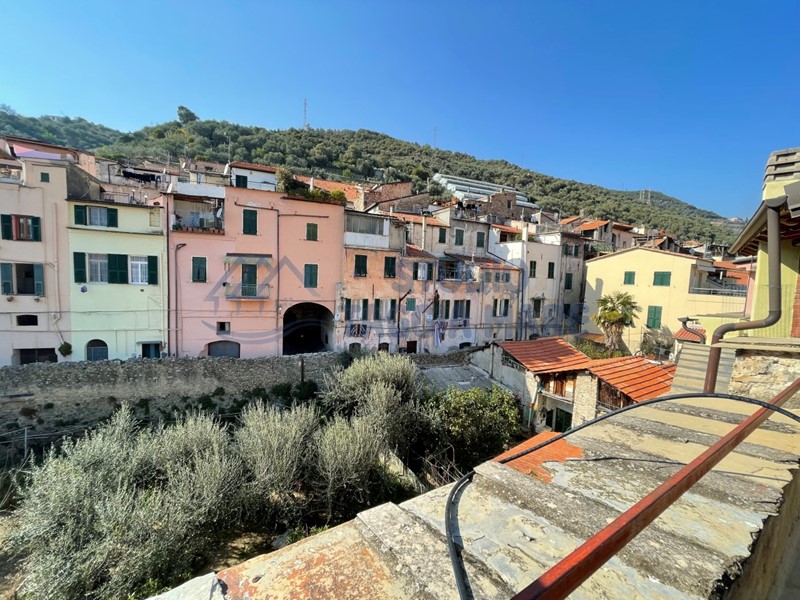 Trilocale in Vendita a Taggia, zona Arma Di Taggia, 90'000€, 80 m²