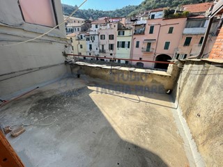 Trilocale in Vendita a Taggia, zona Arma Di Taggia, 90'000€, 80 m²