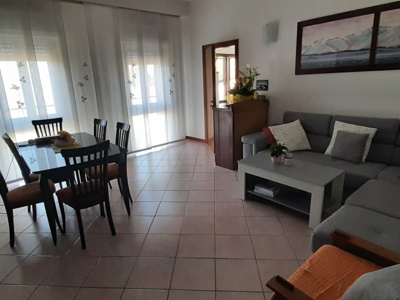 Villa in Vendita a Cadelbosco di Sopra, zona Il Cantone, 350'000€, 1000 m², con Box