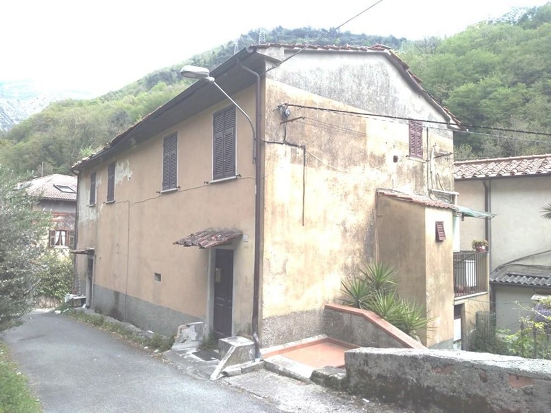 Casa Indipendente in Vendita a Carrara, 65'000€, 110 m²