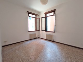 Bilocale in Vendita a Venezia, zona Castello , 295'000€, 63 m²