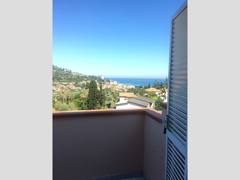 Mansarda in Affitto a Imperia, zona Strada poggi, 800€, 60 m², arredato
